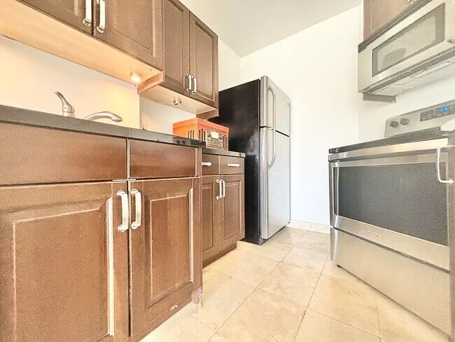 3949 Los Feliz Blvd