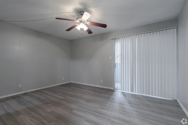 Building Photo - 7610 Cameron Rd Unit 2058 Rental