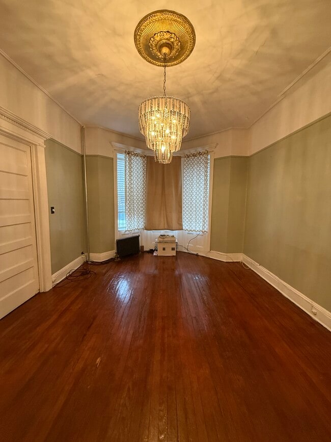 Living Room - 650 54th St Unit 1