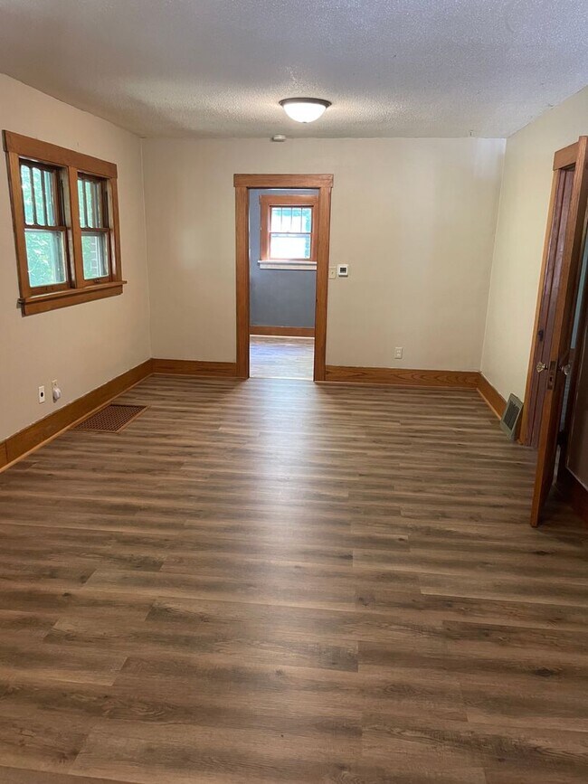 Round prairie 2 bedroom, New flooring! 7... Rental House Rental in