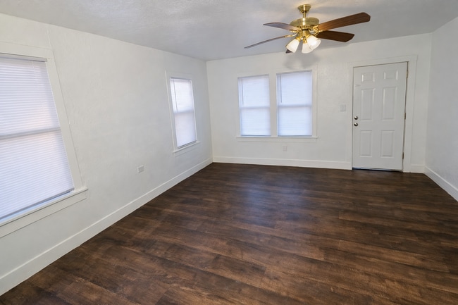 645 W Davis Loop