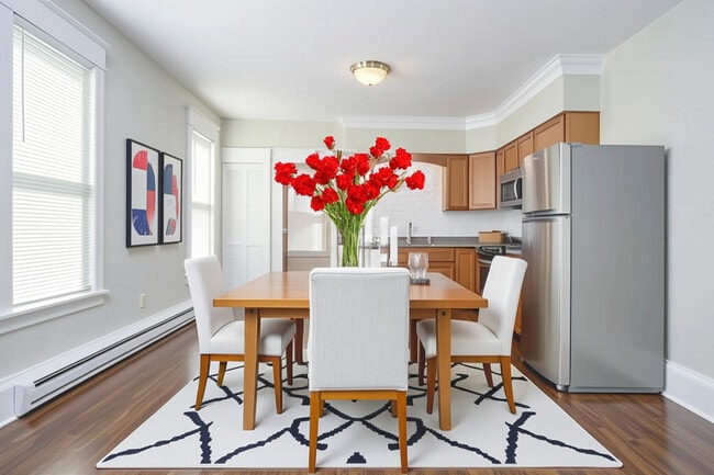 Blue House Manor | Elegant, Tech Smart, Park Views, Walkable - 1211 Pine St Unit Apt 2