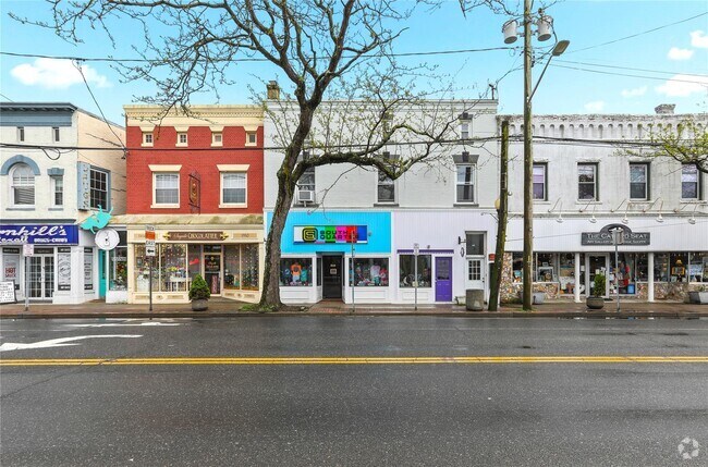 Building Photo - 12 S Gillette Ave Unit 4 Rental