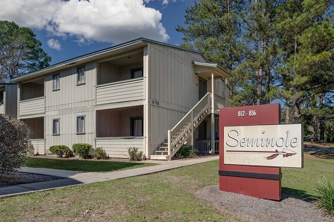 Building Photo - 836 Richmond St