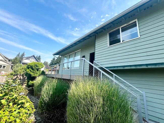 Great Home in Downtown Kingston - Great Home in Downtown Kingston