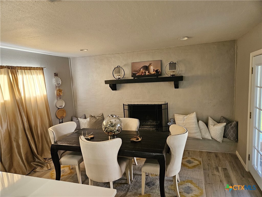 Photo - 402 W Tanglewood Dr