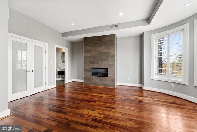 Photo - 2421 1st St NW