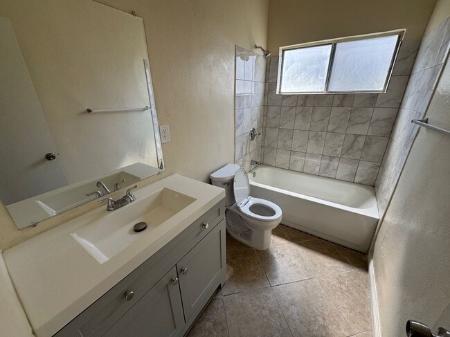 Photo - 1915 Cedar Ave