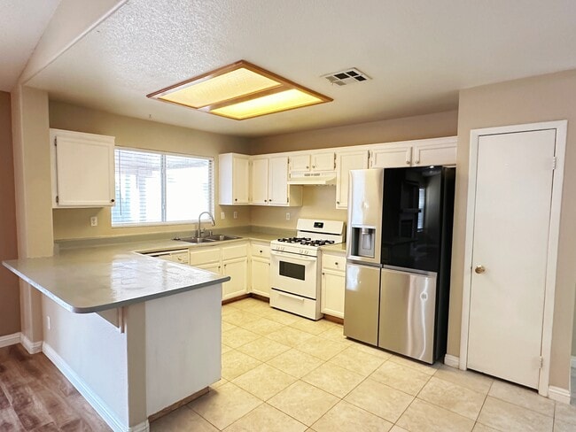 Photo - 320 Mirasol Way