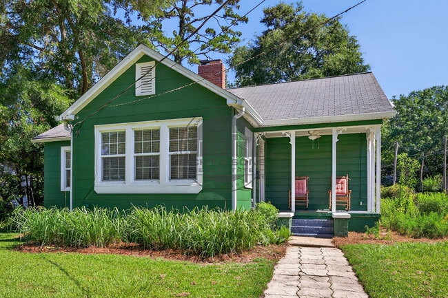 Building Photo - 712 Shell St