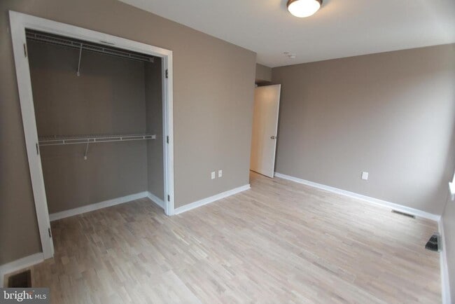 Photo - 1856 Willington St