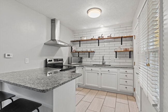 1235 W 79th St