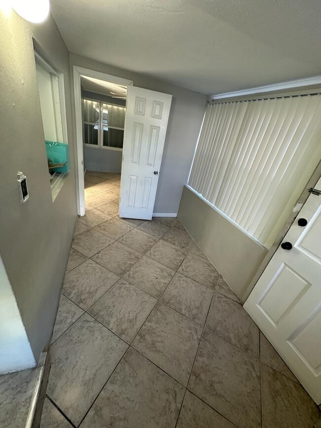 Lobby - 1458 NE 178th St