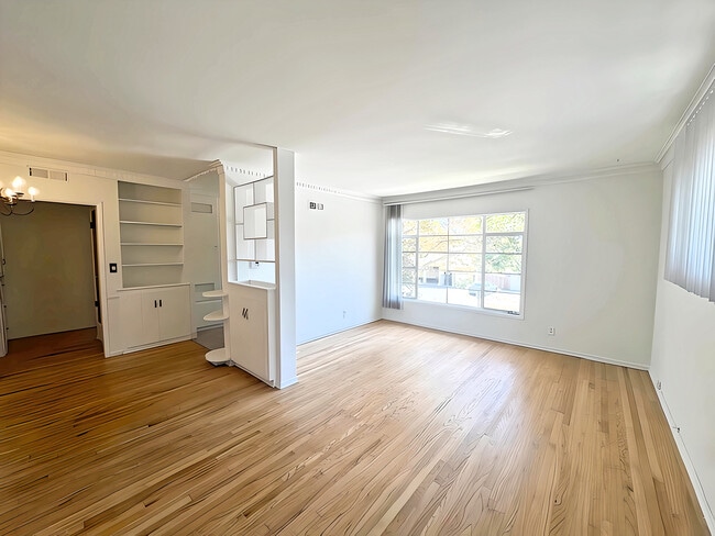 Photo - 6125 Cashio St Unidad 1