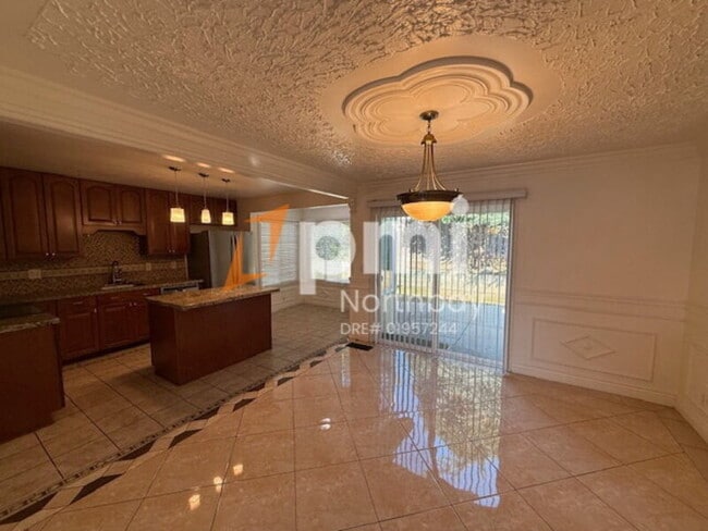 Photo - 2950 Juniper St