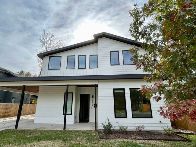 Building Photo - Palo Duro Unit 1