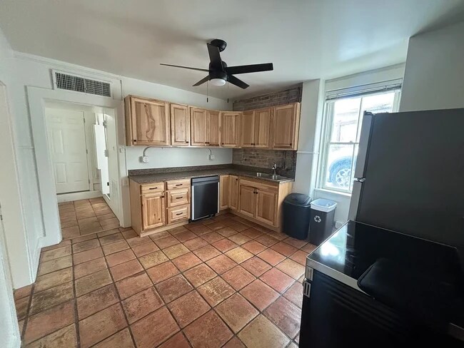 Photo - 564 E 7th Ave
