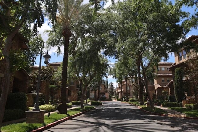 Building Photo - Beautiful Pavilions Condo! (new interior pictures coming soon!) Unit 508