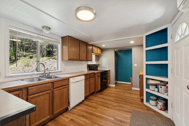 Kitchen - 263 Lone Star Trl