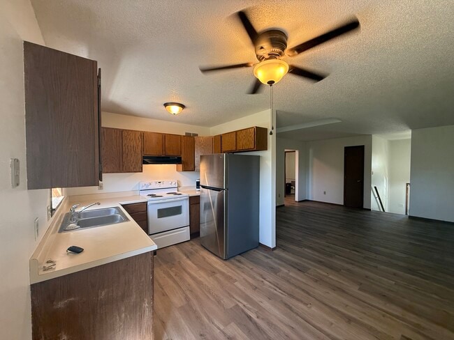 Photo - 1012 Castlewood Dr