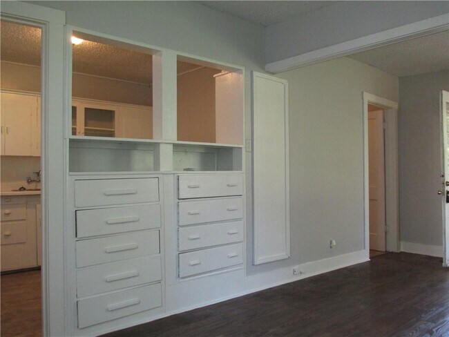 Photo - 916 Keith Ln