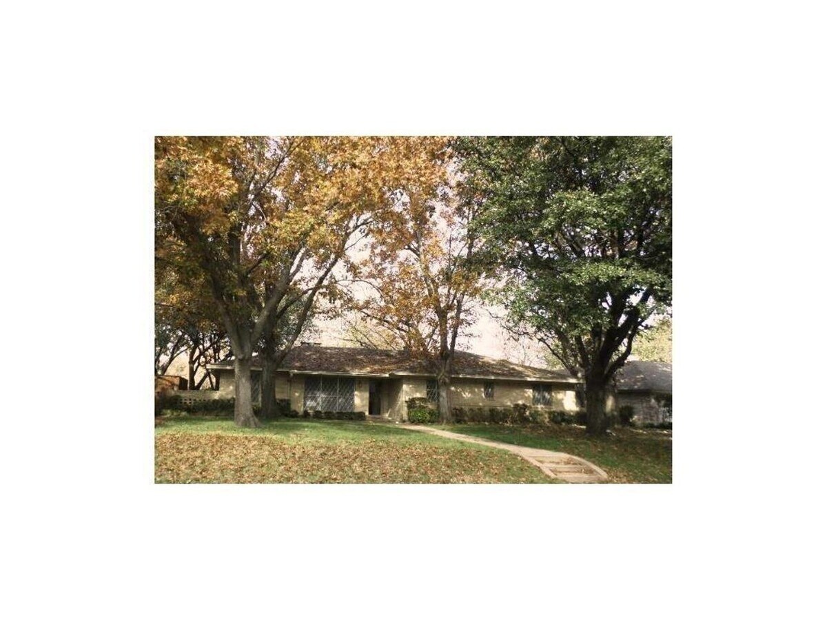 Photo - 906 Sharpshire Dr