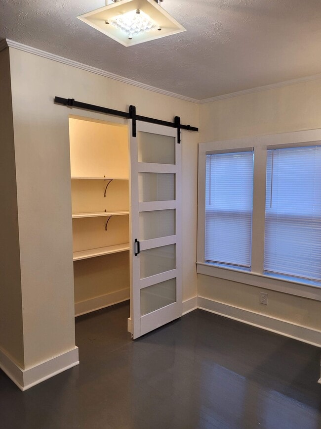 Photo - 155 E High St