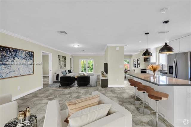Building Photo - 1090 NE 81st St Rental
