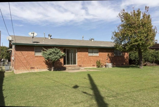 Photo - 3804 NW Ferris Ave