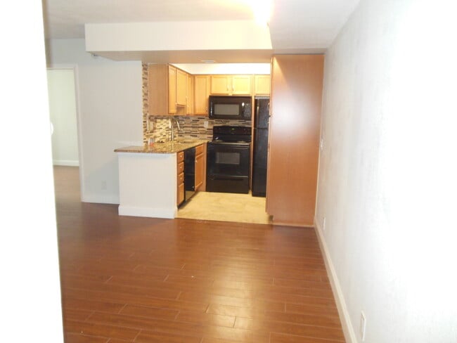TWO BEDROOM TWO BATHROOM! WATERFRONT COMMU... - TWO BEDROOM TWO BATHROOM! WATERFRONT COMMU... Condo Unit 14