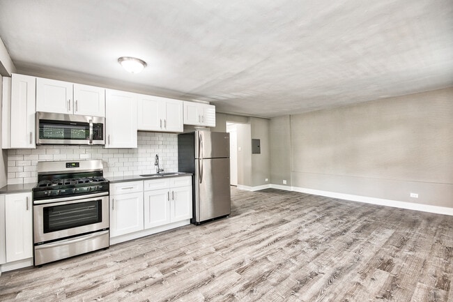 2545 W Fitch
