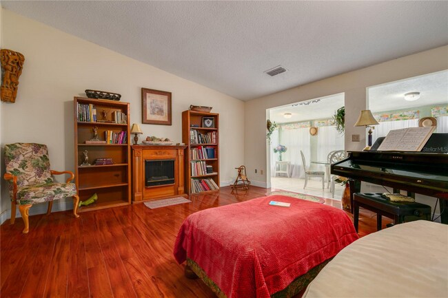 Photo - 653 Timber Bay Cir E