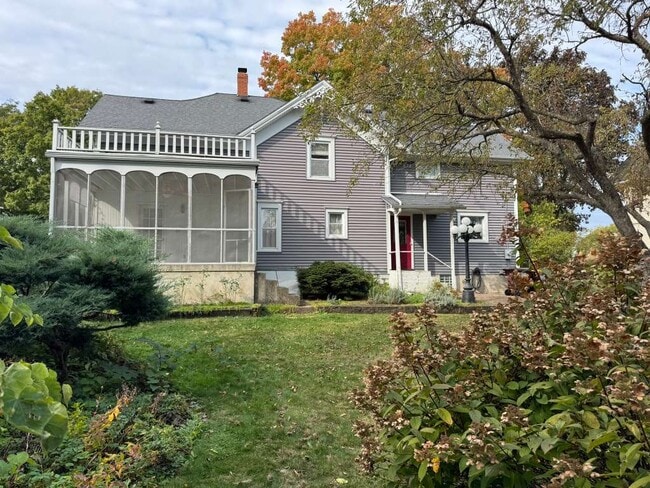 Building Photo - 1004 Pearl St