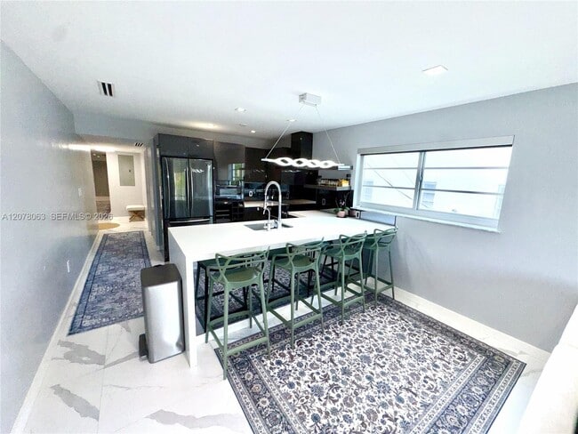 1428 Euclid Ave Unit 207