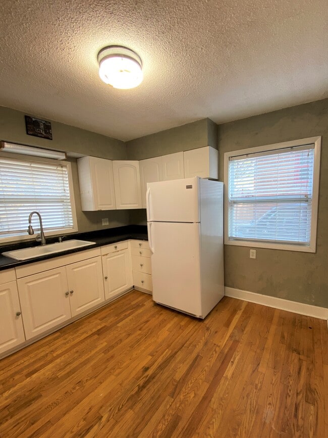 18 9th Ave NW