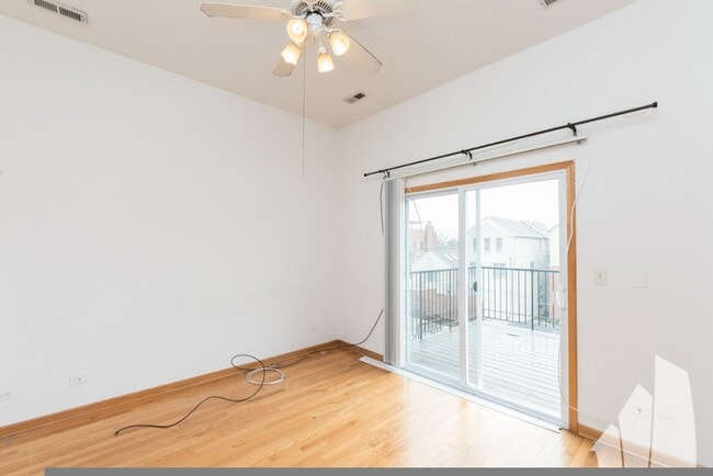Photo - 2714 N Wayne Ave Unidad 2