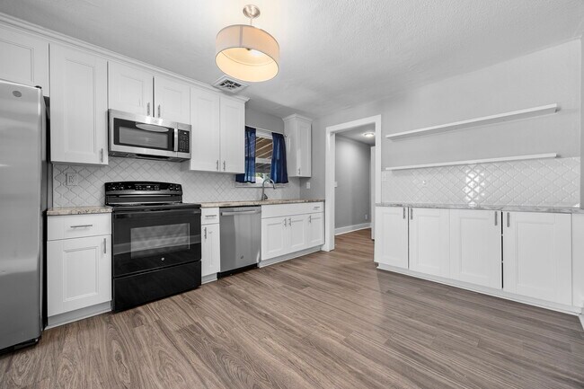 Photo - 4212 Bart St