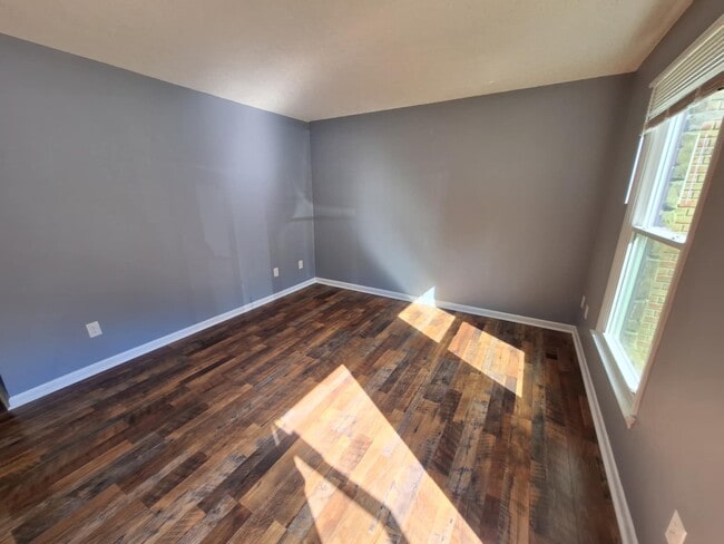 Building Photo - 323 Emerald Dr Rental