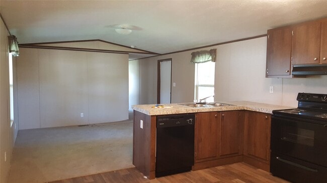 Photo - 104 Young St