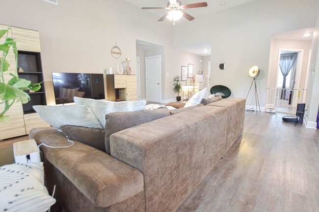 Photo - Pet Friendly Three Bedroom!