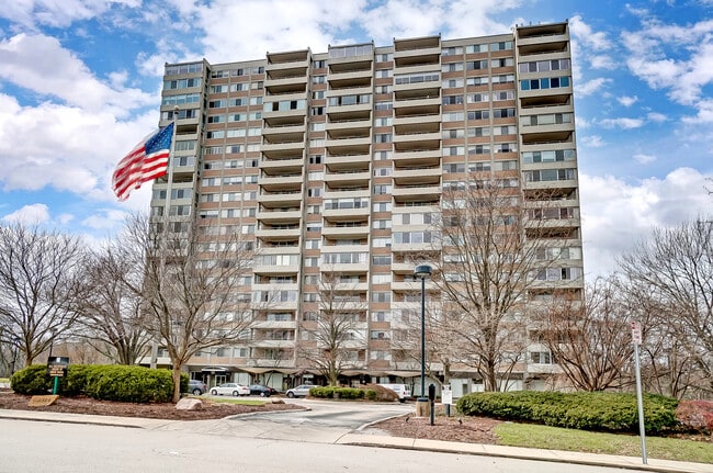 Building Photo - 2324 Madison Rd Unit 802 Rental