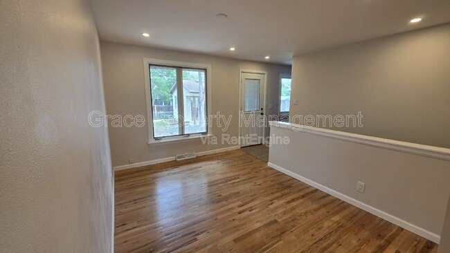 Photo - 270 Beryl Way