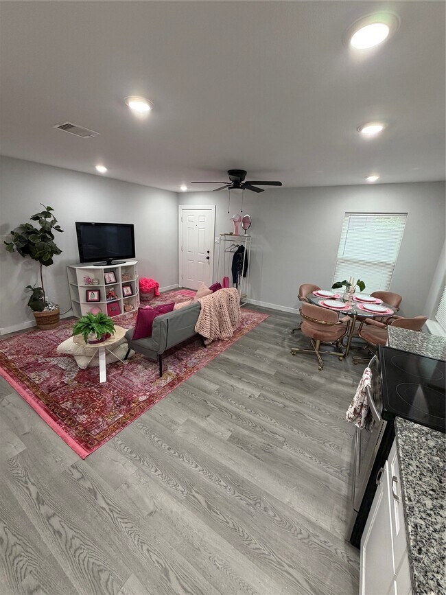 Photo - 7735 Orebo St