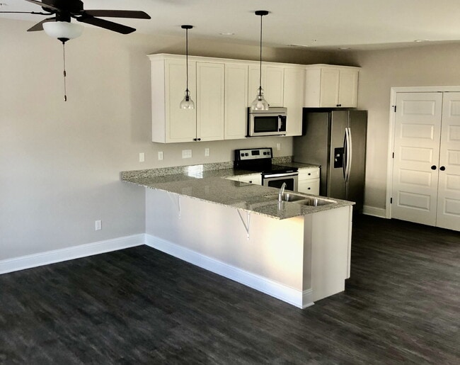 Photo - 3BD 2.5 BA TOWNHOME FOR RENT - WITHIN WALKING DISTANCE OF TTU Unidad F102