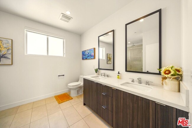 Photo - 497 N St Andrews Pl