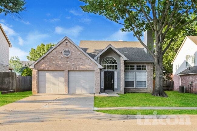 Building Photo - 305 Meandering Way