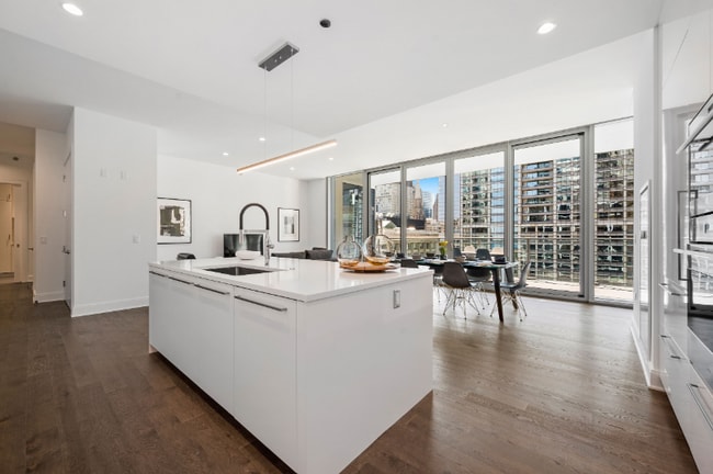 Photo - 66 E Randolph St