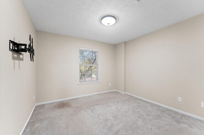 Photo - 19251 Hopeview Ct