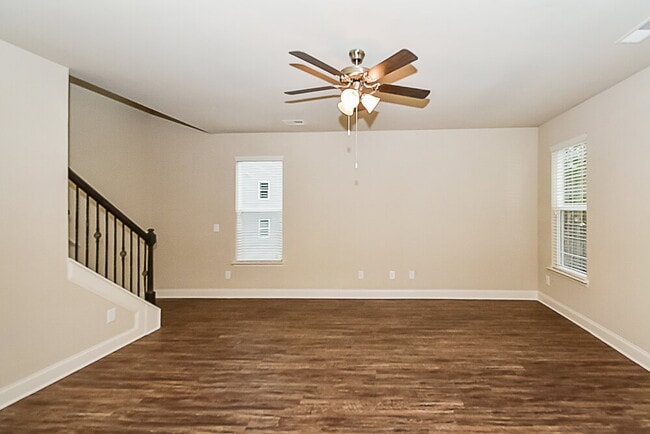 Photo - 279 Faron Dr