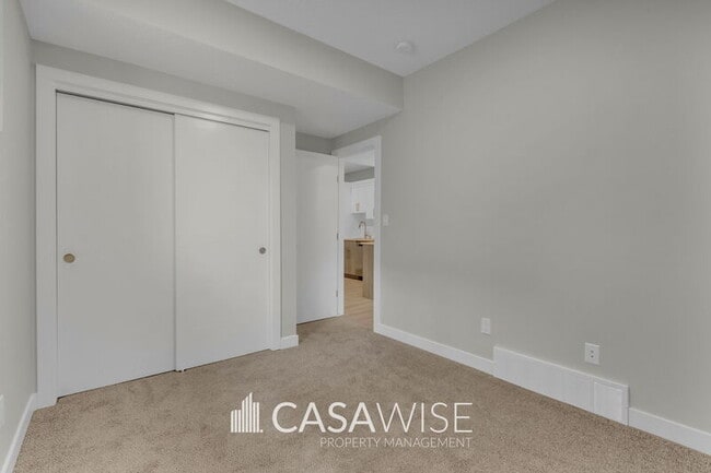 Photo - 1065 Berg Pl